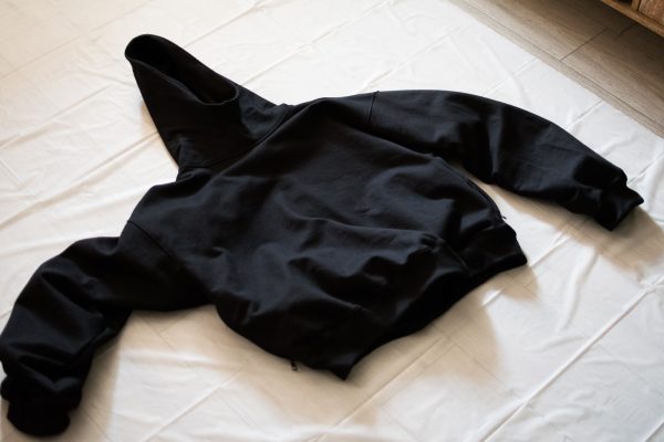 Polerón Boxy Fit Cuello Alto con Cierres Laterales – Blackmoon - Imagen 3