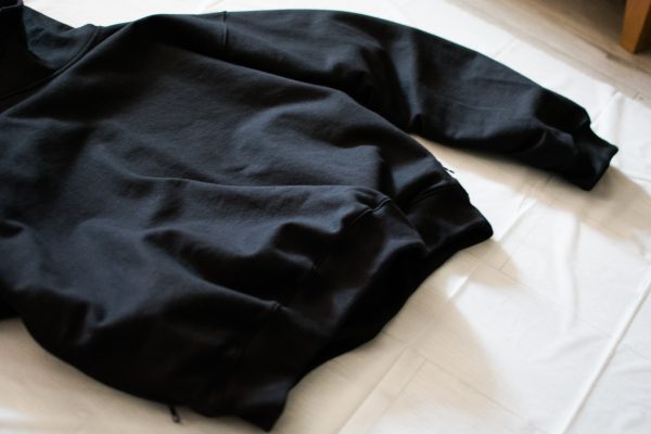 Polerón Boxy Fit Cuello Alto con Cierres Laterales – Blackmoon - Imagen 2